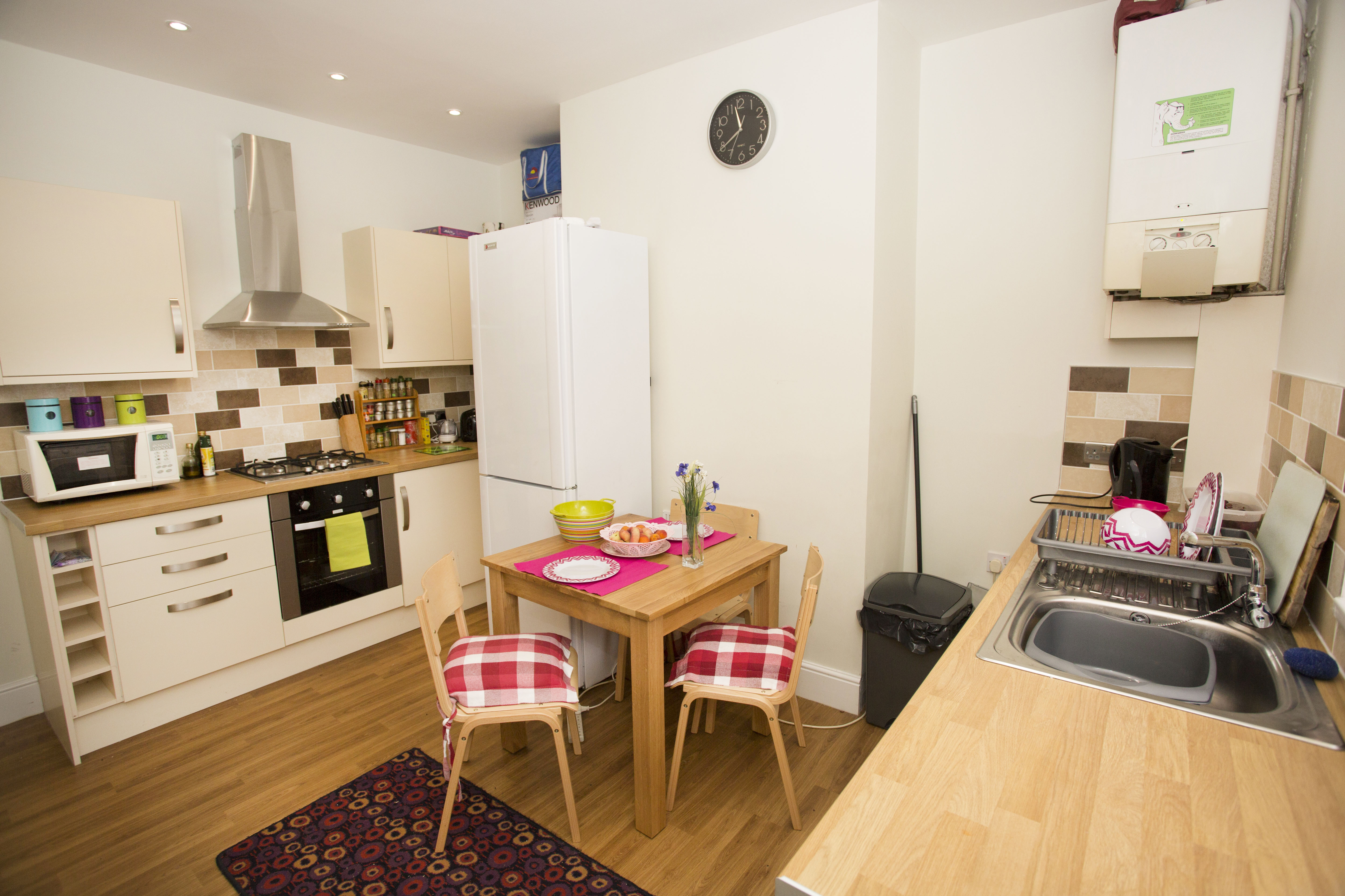 8 CHISWICK - Kitchen (2).JPG